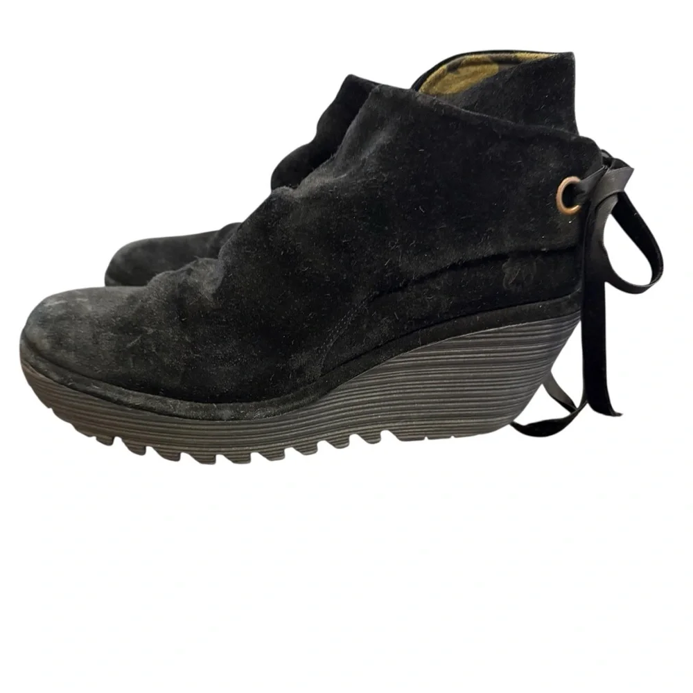 Fly London aye I Black Suede Ruched Ankle Boots with Ankle Tie sz 38/7-7.5 US